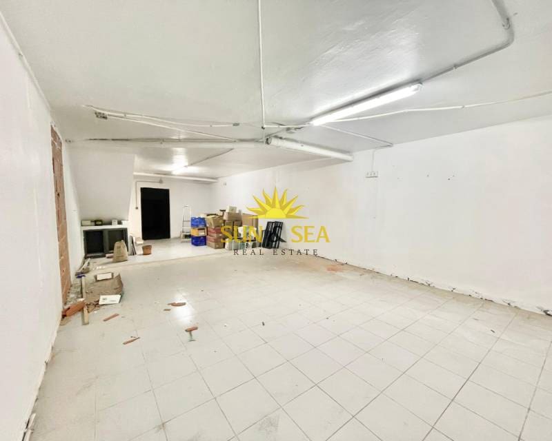 1 quarto Comercial para arrendar em Torrevieja - 1 500 € (Ref: 9072330)