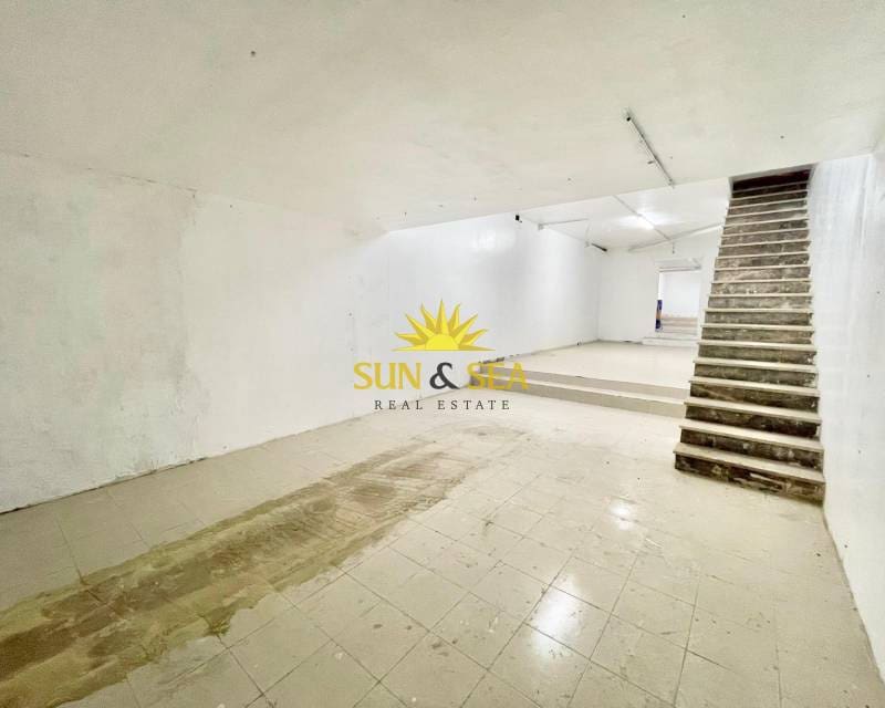 1 quarto Comercial para arrendar em Torrevieja - 1 500 € (Ref: 9072330)