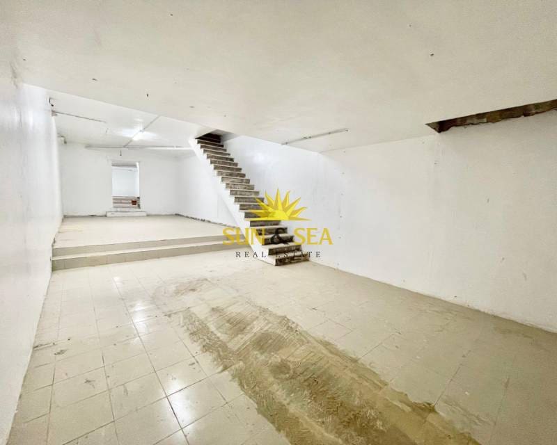 1 quarto Comercial para arrendar em Torrevieja - 1 500 € (Ref: 9072330)