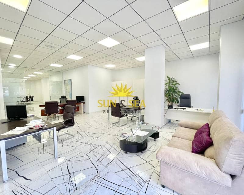 1 quarto Comercial para arrendar em Torrevieja - 1 500 € (Ref: 9072330)