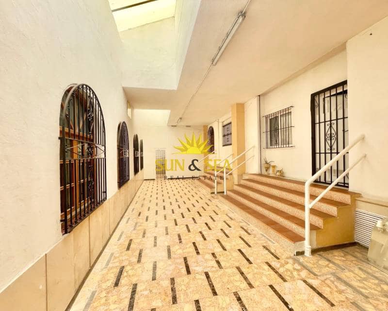 1 quarto Comercial para arrendar em Torrevieja - 1 500 € (Ref: 9072330)