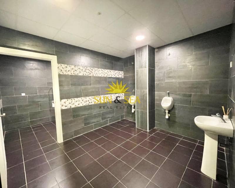 1 soveværelse Erhverv til salg i Torrevieja - € 450.000 (Ref: 9072331)