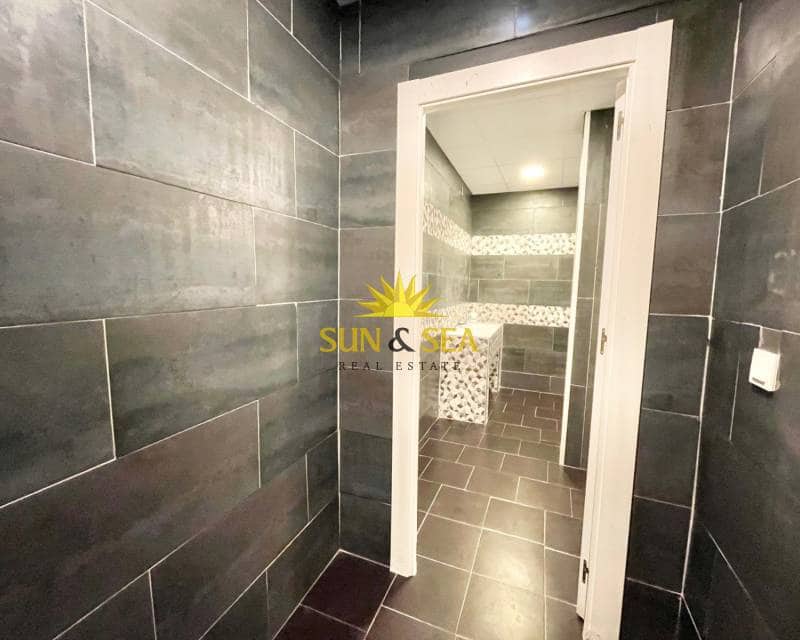 1 soveværelse Erhverv til salg i Torrevieja - € 450.000 (Ref: 9072331)