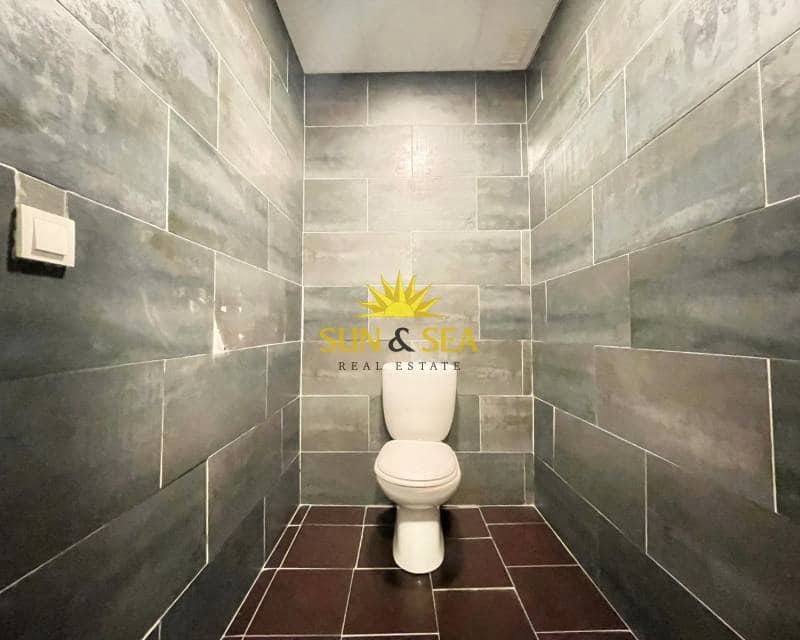 1 soveværelse Erhverv til salg i Torrevieja - € 450.000 (Ref: 9072331)