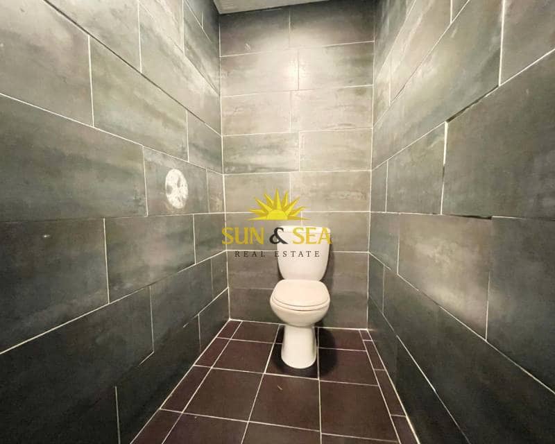 1 soveværelse Erhverv til salg i Torrevieja - € 450.000 (Ref: 9072331)