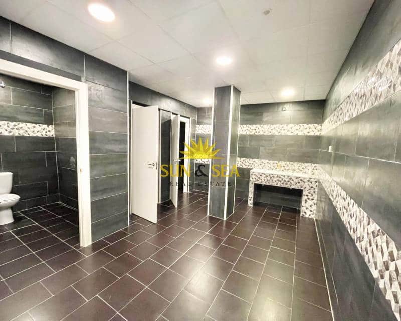 1 soveværelse Erhverv til salg i Torrevieja - € 450.000 (Ref: 9072331)