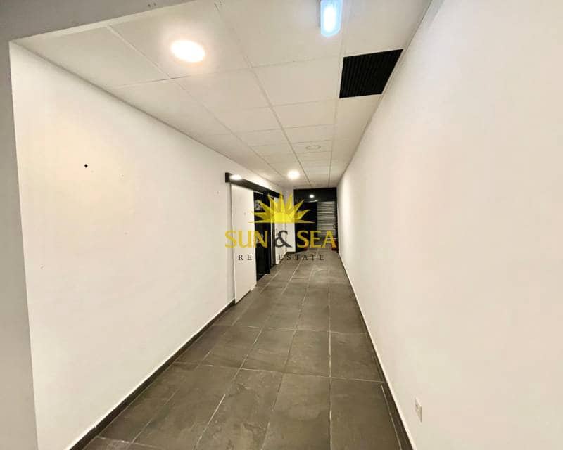 1 soveværelse Erhverv til salg i Torrevieja - € 450.000 (Ref: 9072331)