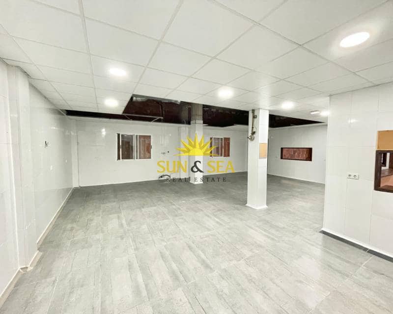 1 soveværelse Erhverv til salg i Torrevieja - € 450.000 (Ref: 9072331)