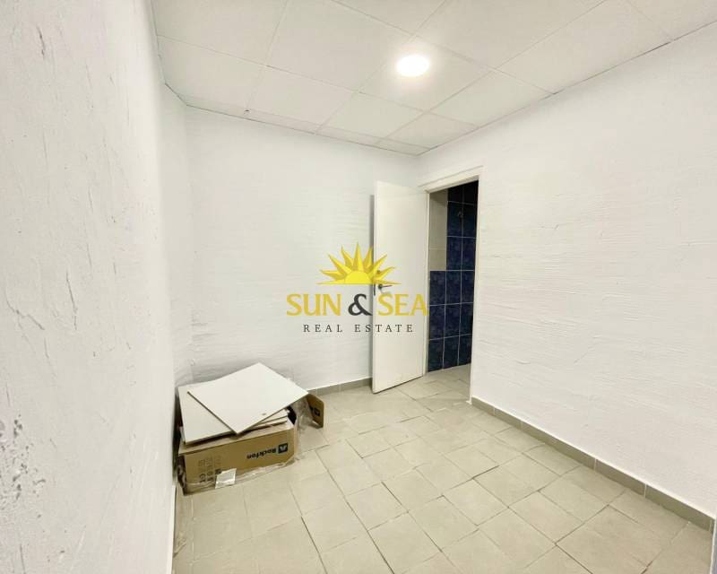 1 soveværelse Erhverv til salg i Torrevieja - € 450.000 (Ref: 9072331)