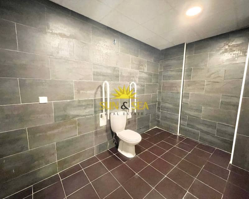 1 soveværelse Erhverv til salg i Torrevieja - € 450.000 (Ref: 9072331)