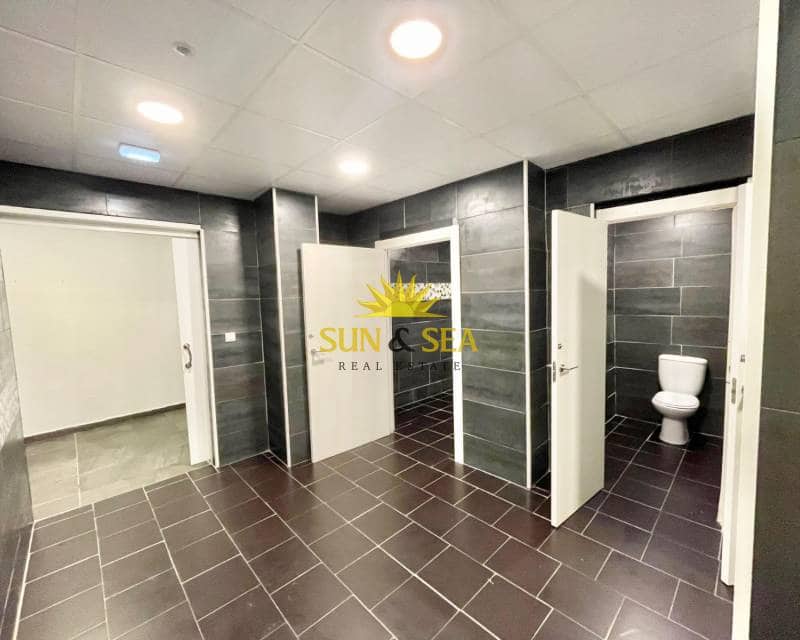 1 soveværelse Erhverv til salg i Torrevieja - € 450.000 (Ref: 9072331)