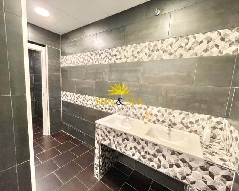 1 soveværelse Erhverv til salg i Torrevieja - € 450.000 (Ref: 9072331)