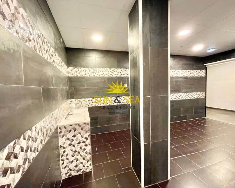 1 soveværelse Erhverv til salg i Torrevieja - € 450.000 (Ref: 9072331)