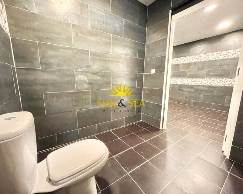 1 soveværelse Erhverv til salg i Torrevieja - € 450.000 (Ref: 9072331)