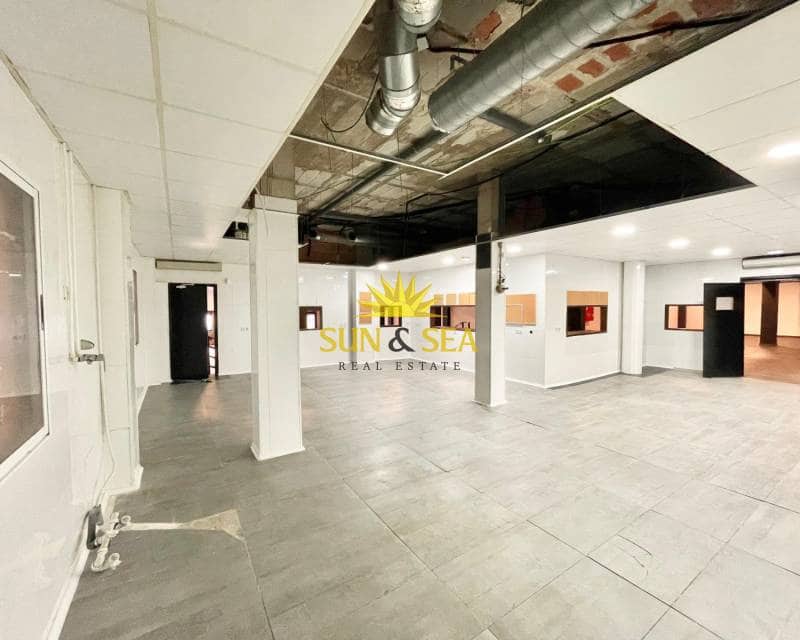 1 soveværelse Erhverv til salg i Torrevieja - € 450.000 (Ref: 9072331)