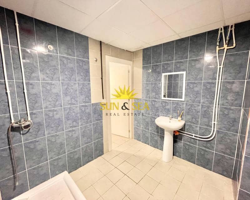 1 soveværelse Erhverv til salg i Torrevieja - € 450.000 (Ref: 9072331)