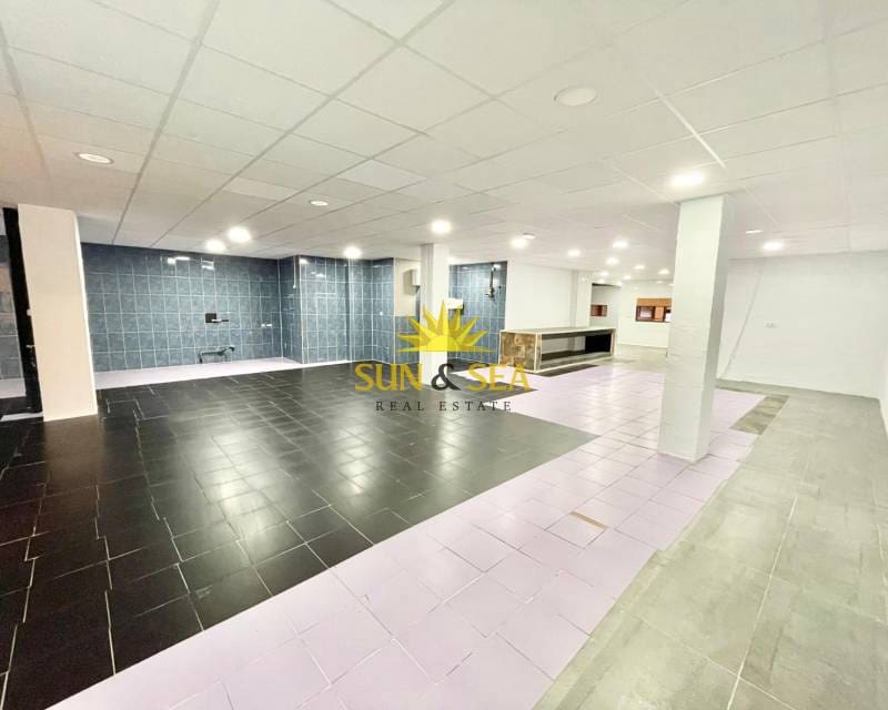 1 soveværelse Erhverv til salg i Torrevieja - € 450.000 (Ref: 9072331)