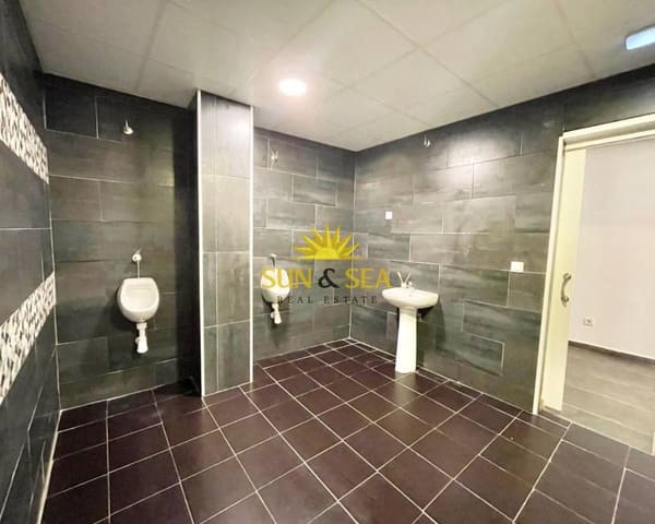 1 soverom Kommersiell til salgs i Las Piscinas Naturales, Torrevieja - € 450 000 (Ref: 9072331)