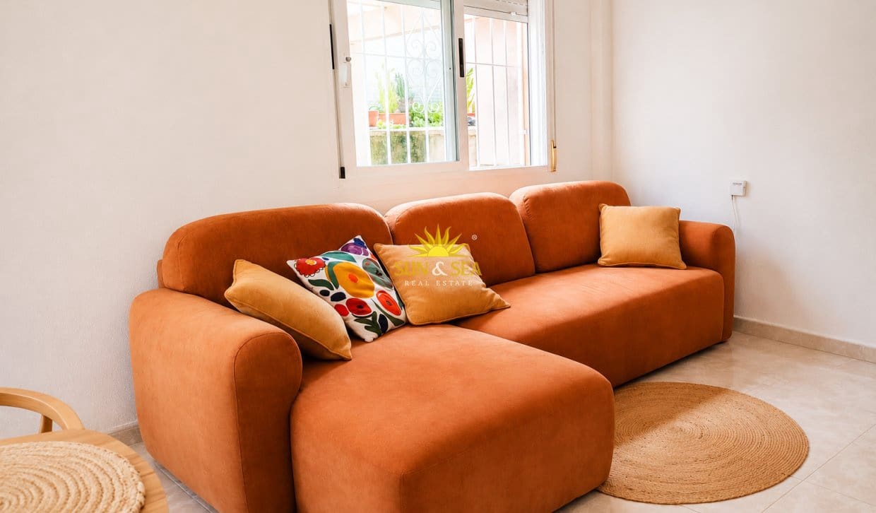 Chalet de 2 habitaciones en Aguas Nuevas en alquiler con piscina garaje - 1.250 € (Ref: 9074625)