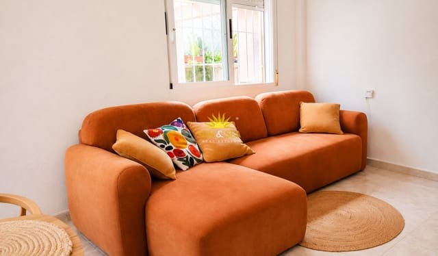 Chalet de 2 habitaciones en Aguas Nuevas, Torrevieja en alquiler con piscina garaje - 1.250 € (Ref: 9074625)