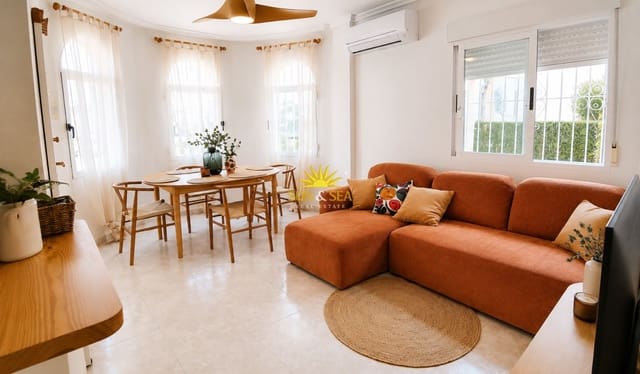 Chalet de 2 habitaciones en Aguas Nuevas, Torrevieja en alquiler con piscina garaje - 1.250 € (Ref: 9074625)