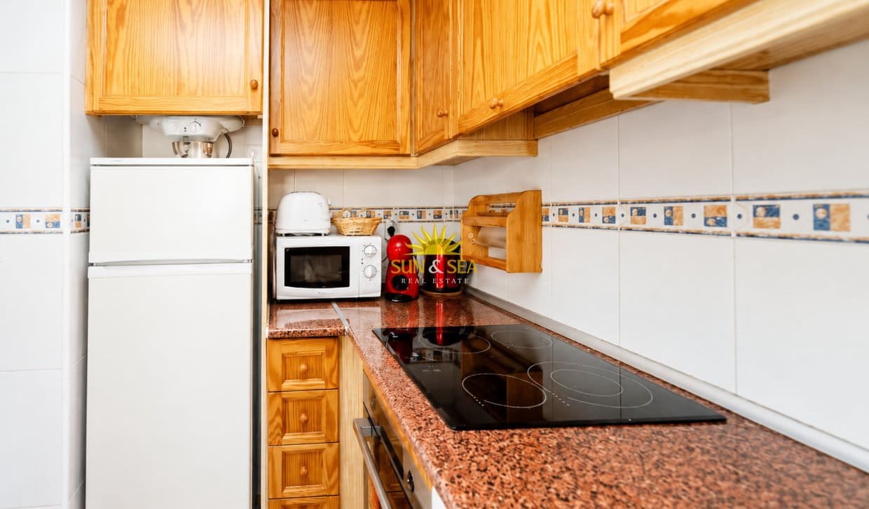 Chalet de 2 habitaciones en Aguas Nuevas en alquiler con piscina garaje - 1.250 € (Ref: 9074625)
