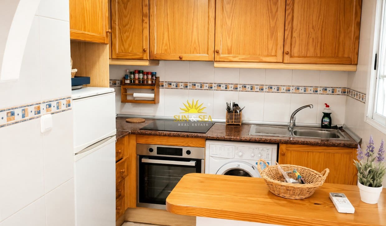 Chalet de 2 habitaciones en Aguas Nuevas en alquiler con piscina garaje - 1.250 € (Ref: 9074625)