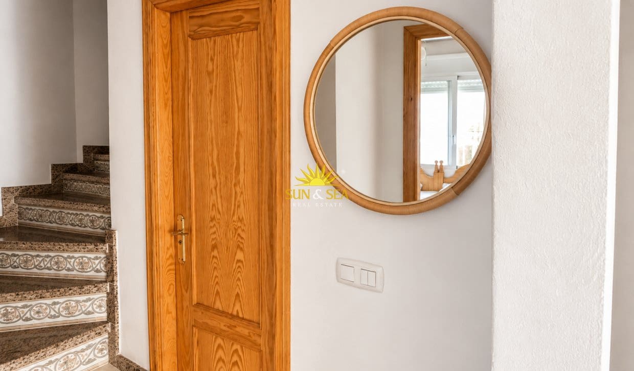 Chalet de 2 habitaciones en Aguas Nuevas en alquiler con piscina garaje - 1.250 € (Ref: 9074625)