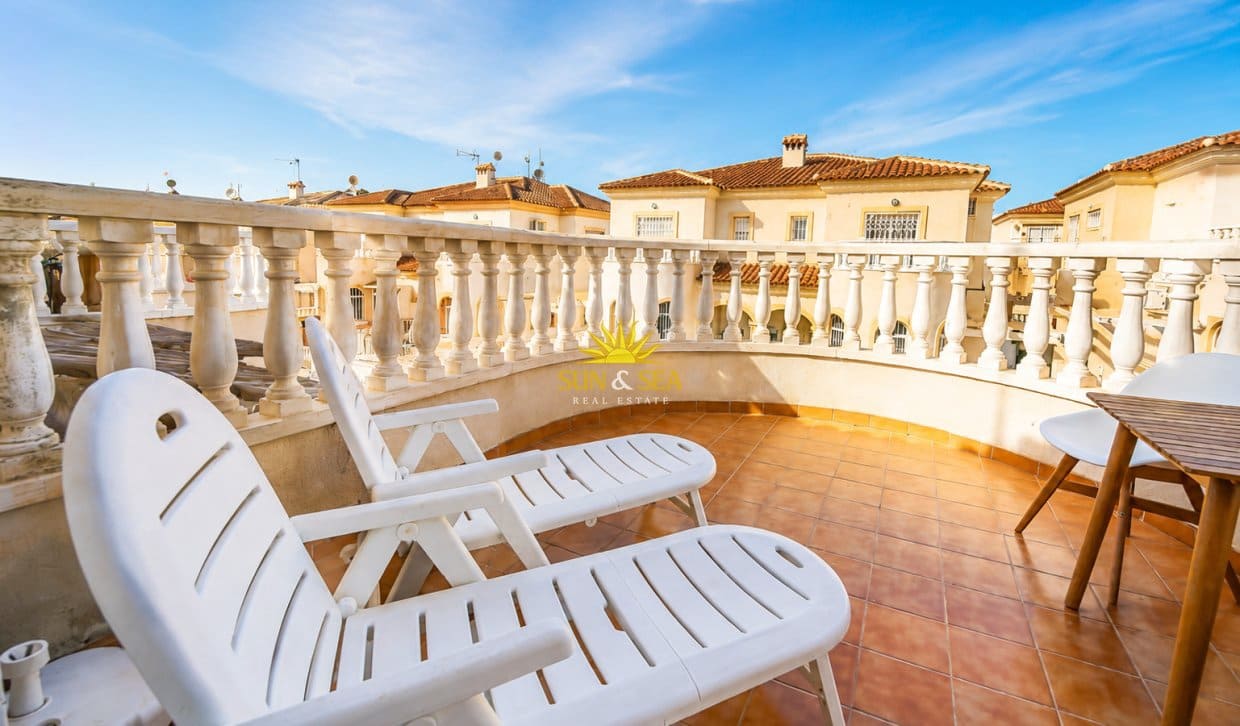 Chalet de 2 habitaciones en Aguas Nuevas en alquiler con piscina garaje - 1.250 € (Ref: 9074625)