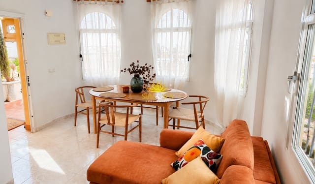 Chalet de 2 habitaciones en Aguas Nuevas, Torrevieja en alquiler con piscina garaje - 1.250 € (Ref: 9074625)