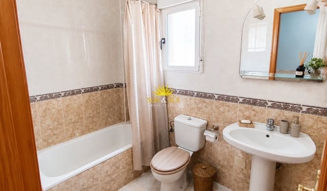 Chalet de 2 habitaciones en Aguas Nuevas, Torrevieja en alquiler con piscina garaje - 1.250 € (Ref: 9074625)