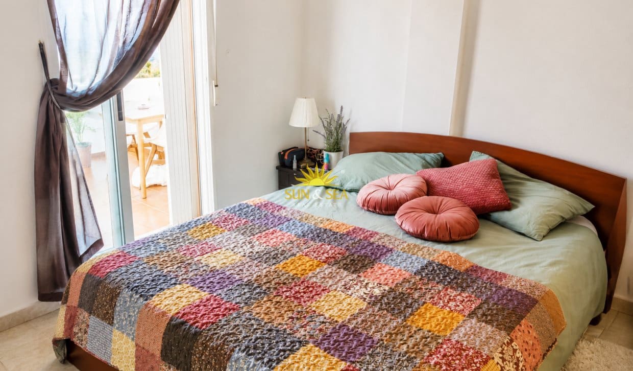 Chalet de 2 habitaciones en Aguas Nuevas en alquiler con piscina garaje - 1.250 € (Ref: 9074625)