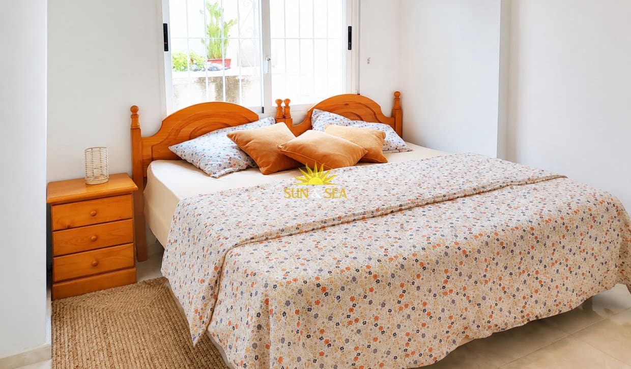 Chalet de 2 habitaciones en Aguas Nuevas en alquiler con piscina garaje - 1.250 € (Ref: 9074625)