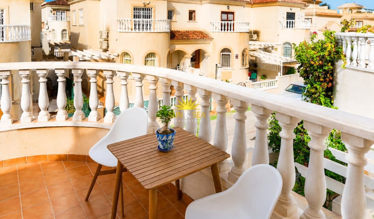 Chalet de 2 habitaciones en Aguas Nuevas en alquiler con piscina garaje - 1.250 € (Ref: 9074625)