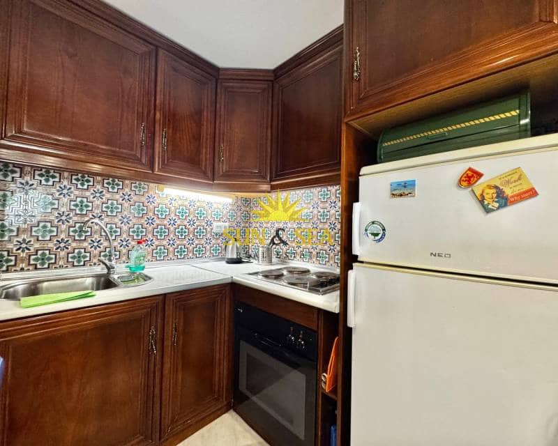 2 slaapkamer Appartement te huur in Torrevieja - € 800 (Ref: 9074660)