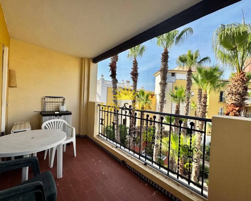2 slaapkamer Appartement te huur in Torrevieja - € 800 (Ref: 9074660)