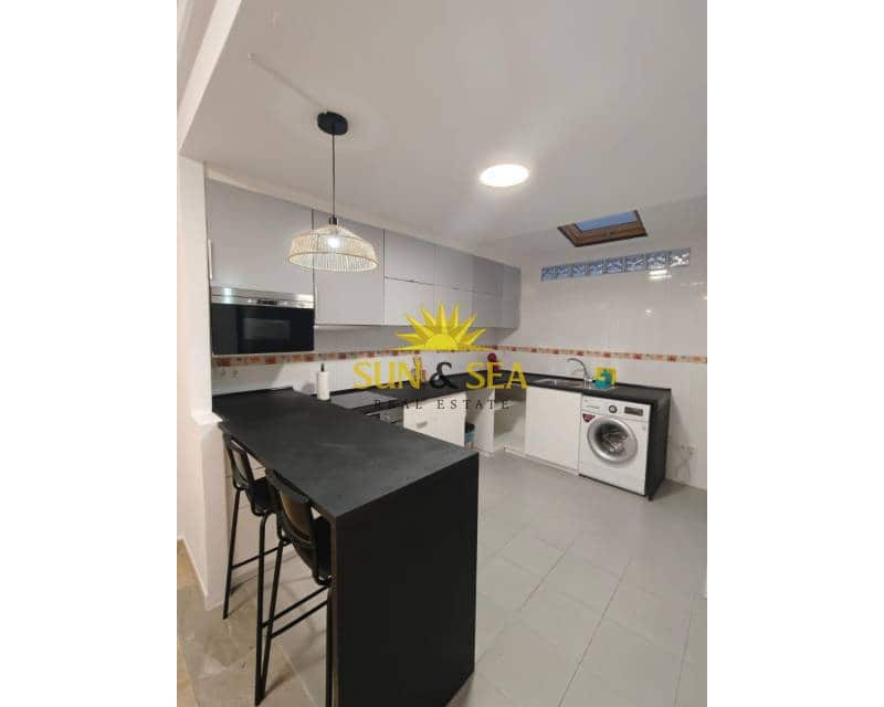 4 bedroom Apartment for rent in Torrevieja with pool - € 1,300 (Ref: 9076811)