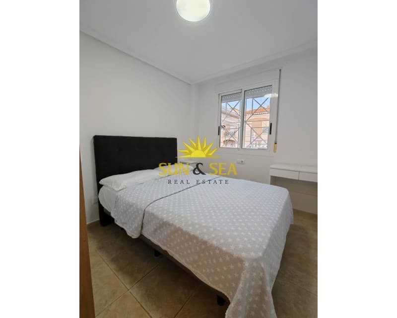 4 bedroom Apartment for rent in Torrevieja with pool - € 1,300 (Ref: 9076811)