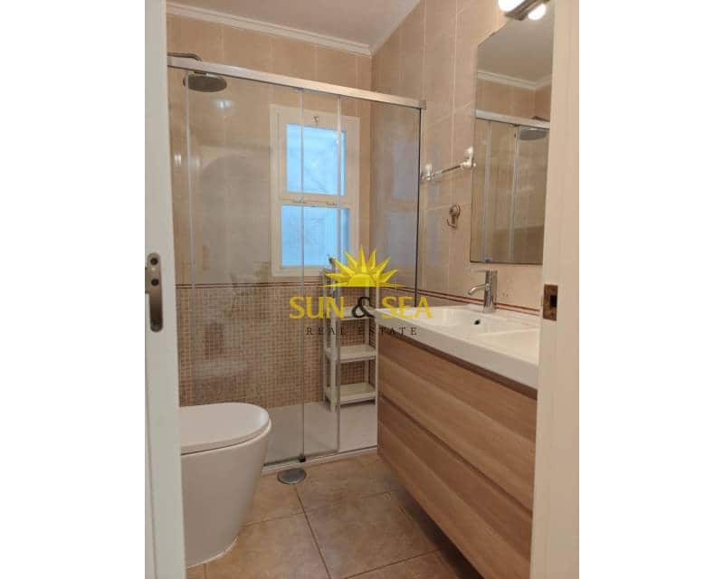 4 bedroom Apartment for rent in Torrevieja with pool - € 1,300 (Ref: 9076811)