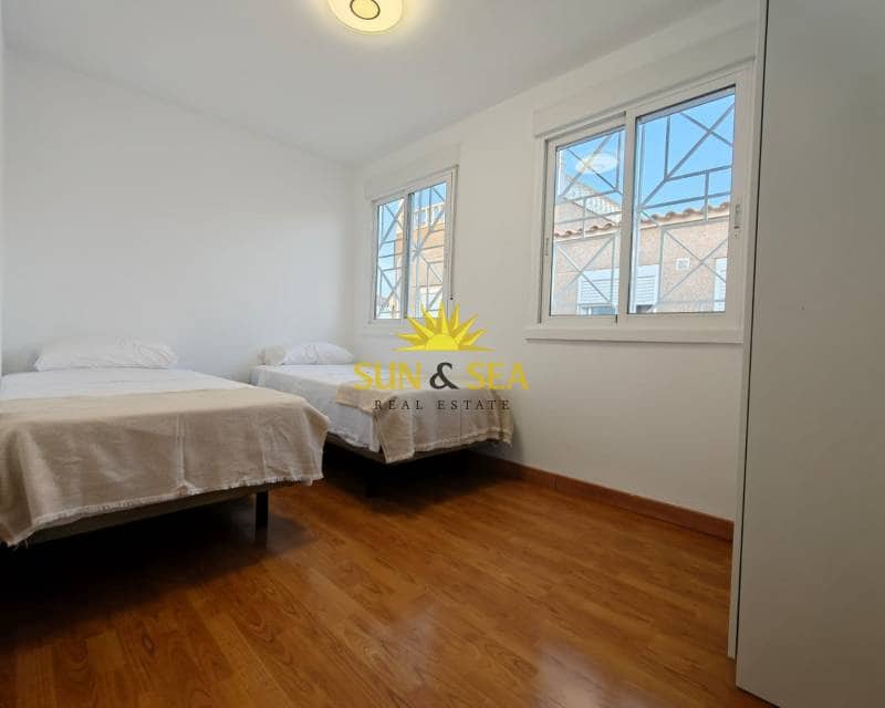 4 bedroom Apartment for rent in Torrevieja with pool - € 1,300 (Ref: 9076811)