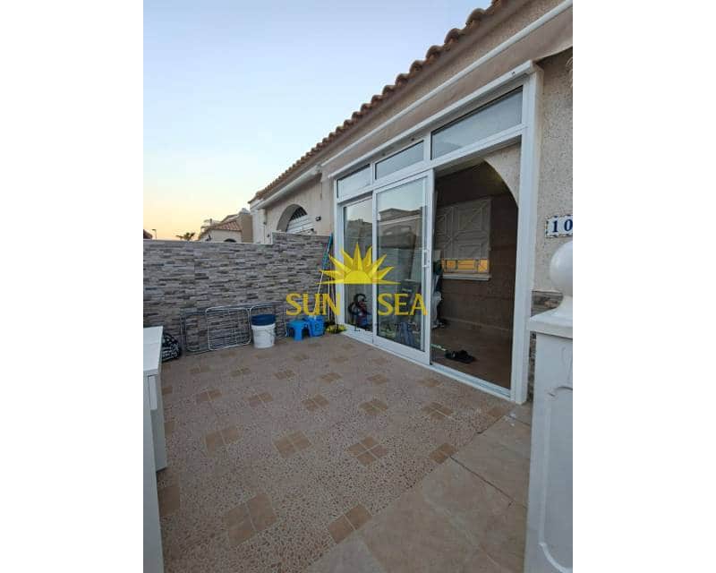 4 bedroom Apartment for rent in Torrevieja with pool - € 1,300 (Ref: 9076811)