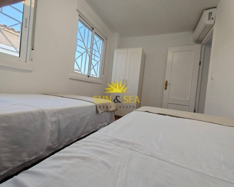 4 bedroom Apartment for rent in Torrevieja with pool - € 1,300 (Ref: 9076811)