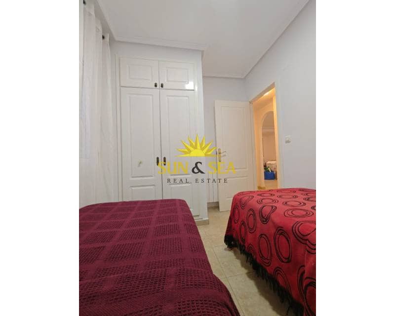 4 bedroom Apartment for rent in Torrevieja with pool - € 1,300 (Ref: 9076811)