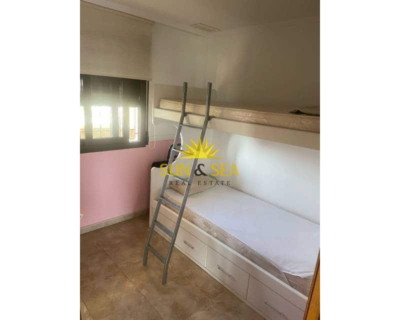 2 soveværelse Lejlighed til leje i Arenales del Sol med swimmingpool - € 2.300 (Ref: 9084685)