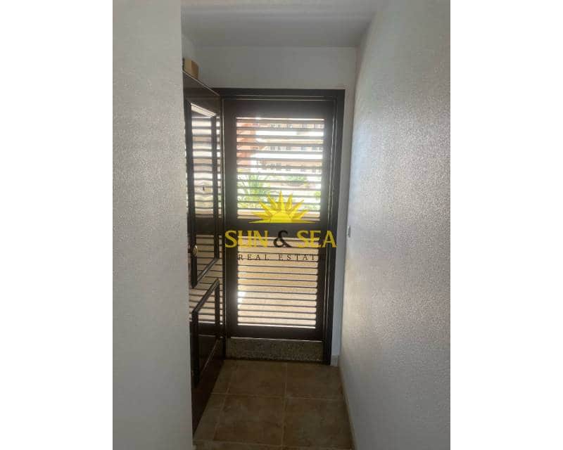 2 soveværelse Lejlighed til leje i Arenales del Sol med swimmingpool - € 2.300 (Ref: 9084685)