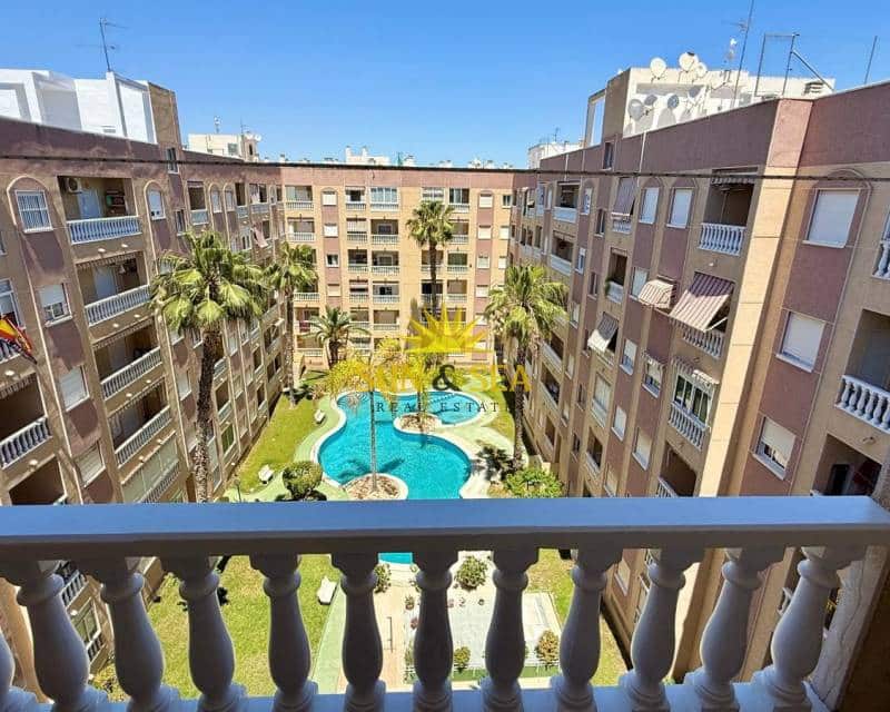   2 soveværelse   ferieLejlighed i Torrevieja   med   swimmingpool   - € 900 (Ref: 9086208)