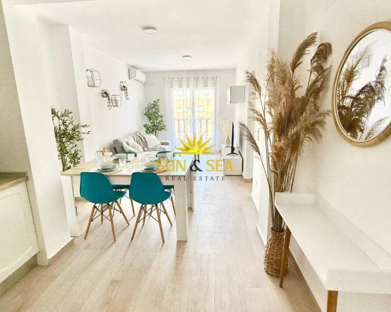   2 soveværelse   ferieLejlighed i Torrevieja   med   swimmingpool   - € 900 (Ref: 9086208)