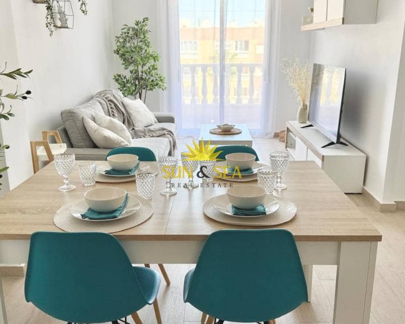   2 soveværelse   ferieLejlighed i Torrevieja   med   swimmingpool   - € 900 (Ref: 9086208)