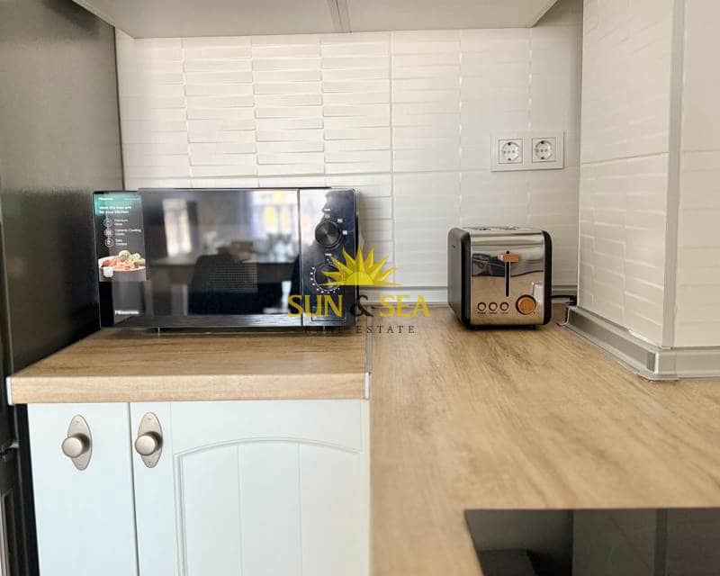   2 soveværelse   ferieLejlighed i Torrevieja   med   swimmingpool   - € 900 (Ref: 9086208)