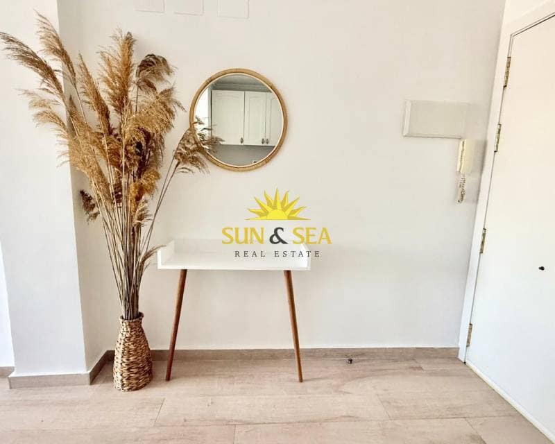   2 soveværelse   ferieLejlighed i Torrevieja   med   swimmingpool   - € 900 (Ref: 9086208)